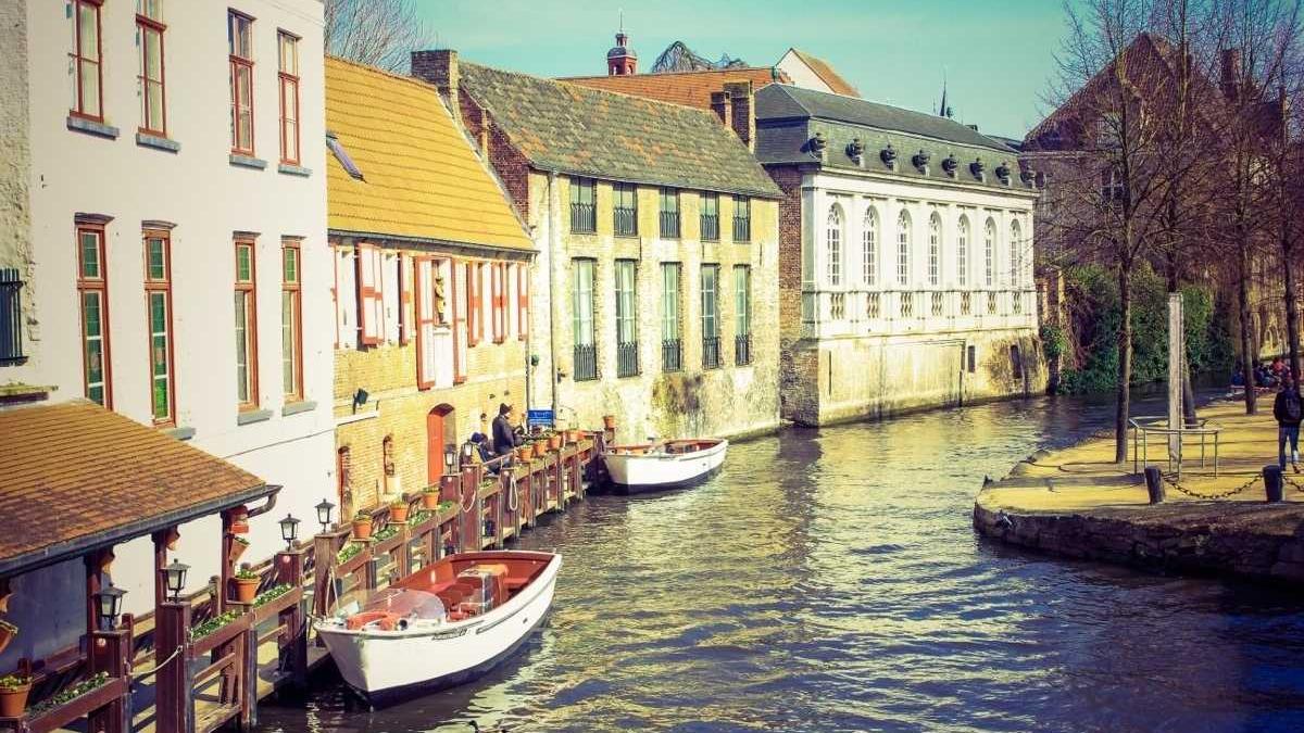 大连星是什么意思 - 大连明星足球赛