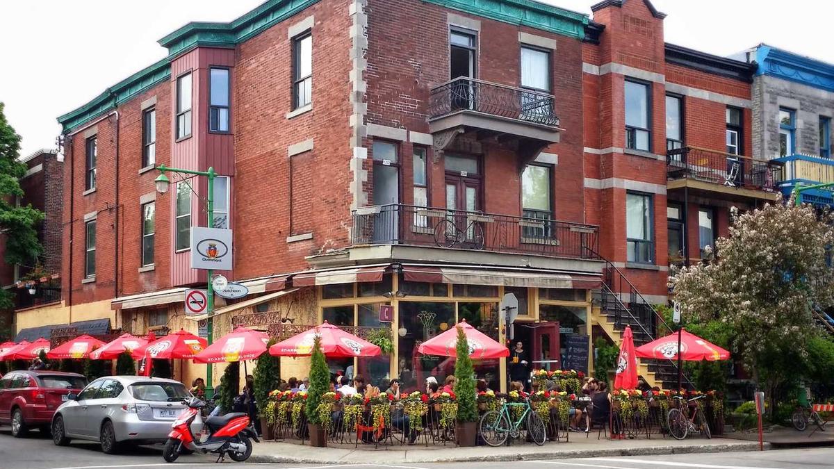 南京一高校副院长被指婚内出轨女博士生,网友自称男友晒出多个暧昧聊天截...